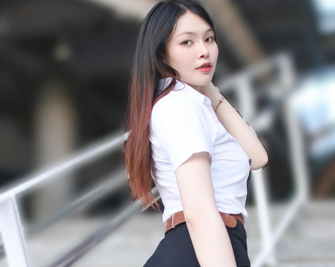 mojiniim นุ่มนิ่ม เย็ดริมสระ onlyfans